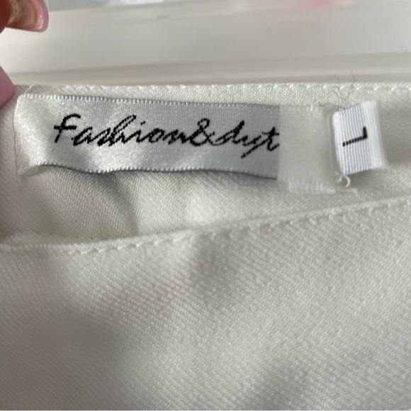 SHEKOU - WHITE PLEATED SKIRT - SIZE L - Picture 2 of 2